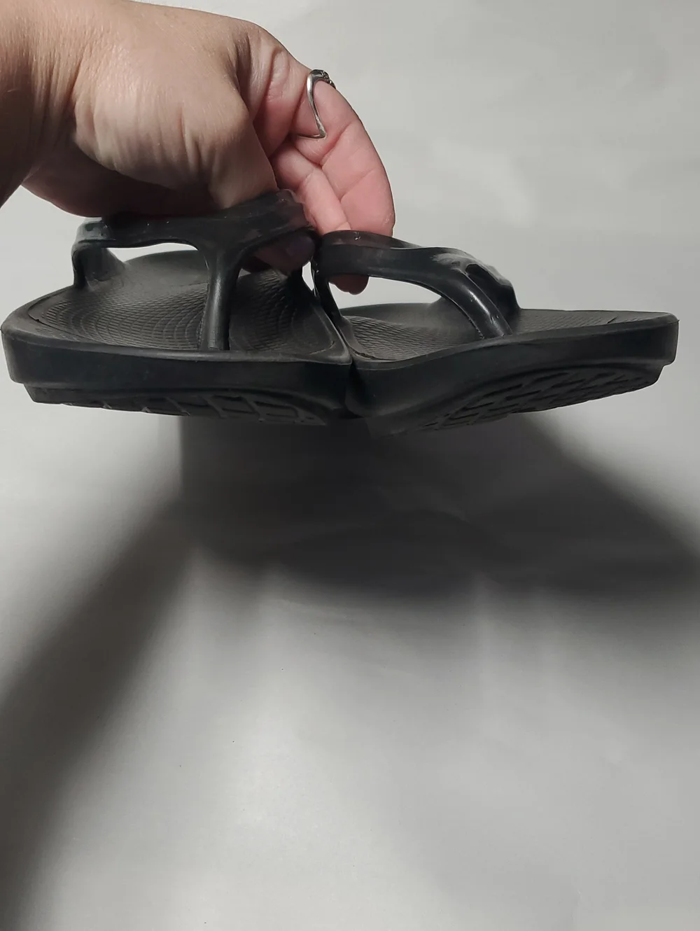 OOFOS OOlala Womens Black Thong Flip Flop Sandal Size 8 Recovery Performance